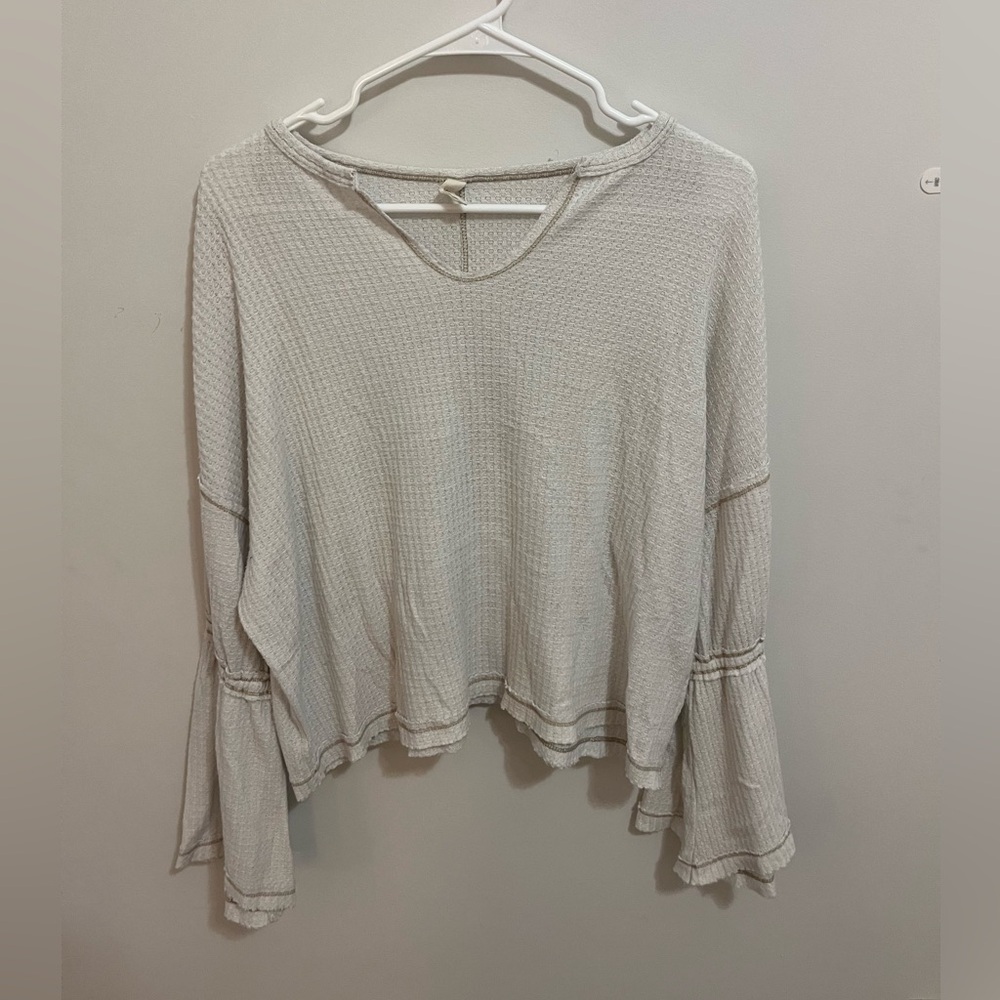 ELAN Boutique White Balloon Sleeve Sweater